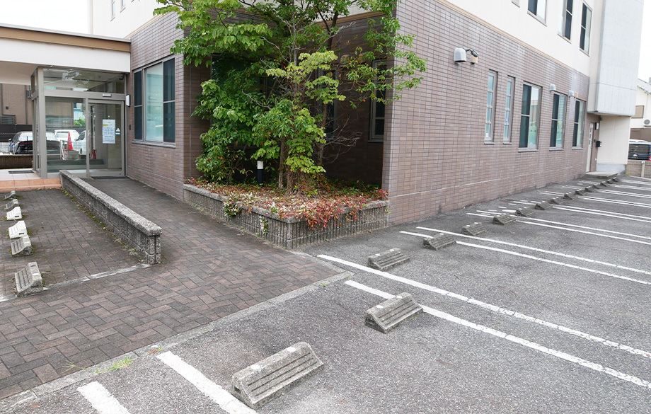 駅チカ・駐車場完備で通いやすい